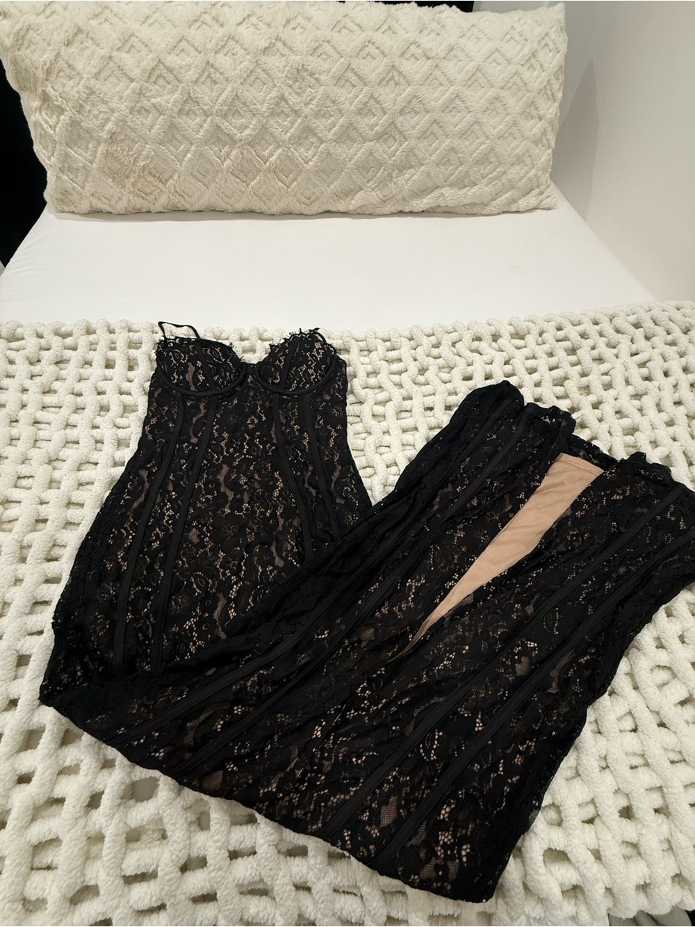 Lace Maxi Dress in Black - Picture 3 of 6